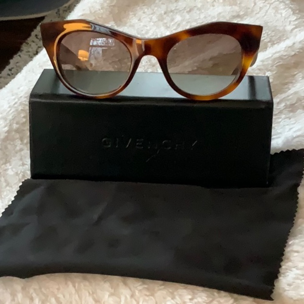 GIVENCHY SUNGLASSES
